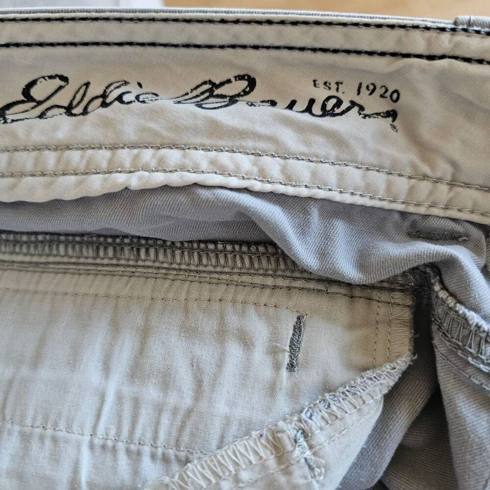 Eddie Bauer womens Sz 16P light gray capri pants - Picture 7 of 8